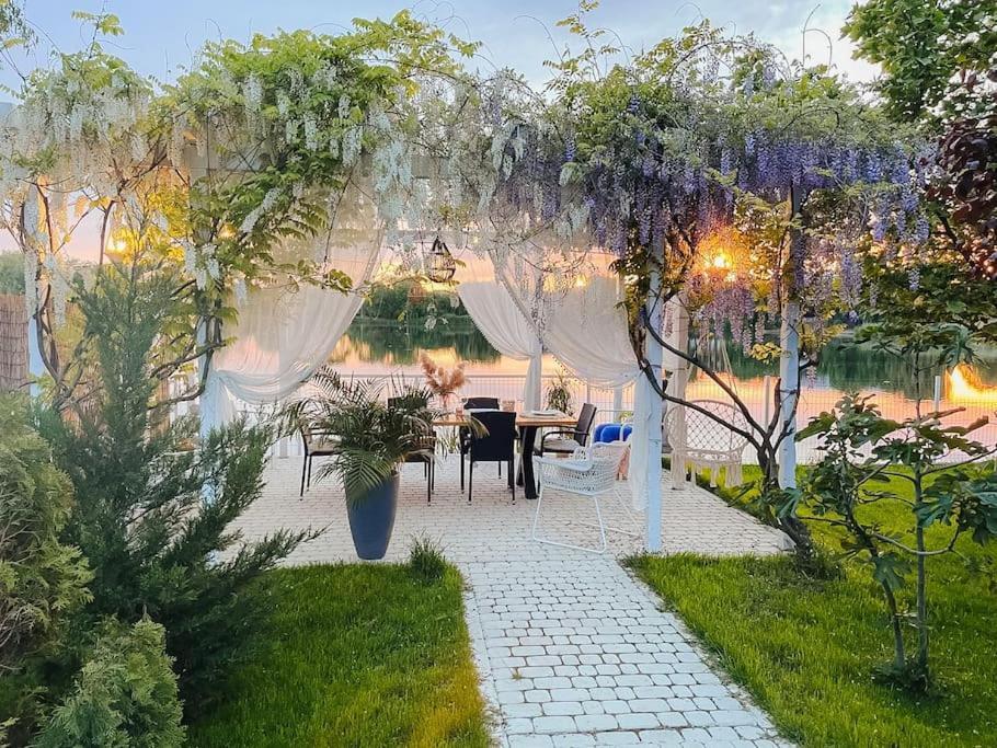 Therme - Corbeanca By The Lake Luxury Villa Kültér fotó