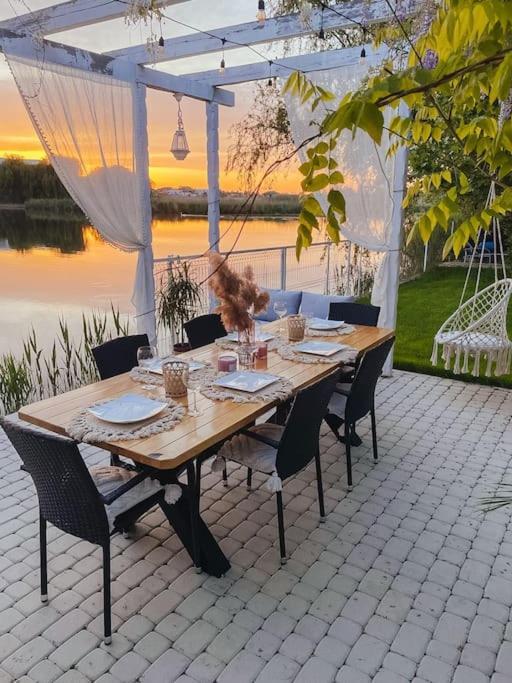 Therme - Corbeanca By The Lake Luxury Villa Kültér fotó